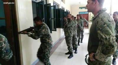 ގިރިފުށީގައި އަސްކަރީ ތަމްރީންތަކެއް ކުރިއަށްގެންދާތީ ދަތުރުކުރާއިރު ސަމާލުވާން އަންގައިފި