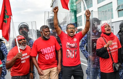 "އިންޑިއާ އައުޓް" ޓީޝާޓް ނުލާކަށް ނާންގަން: ފުލުހުން