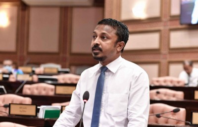 ޖޭއެސްސީ ބަދަލުނުކުރަނީސް ޝަރުއީ ނިޒާމު މިނިވަން ނުވާނެ: އުޝާމް