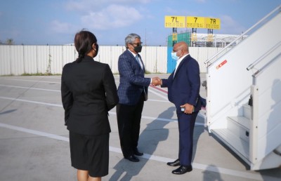 ޗައިނާގެ ފޮރިން މިނިސްޓަރަށް މަރުހަބާ ދަންނަވަން ޝާހިދު ވަޑައިގެންފި