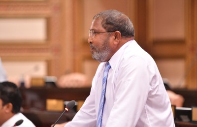 ގާނޫނުގެ ބާރު ކަނޑުވާލަން އުޅޭނަމަ އެ މުޖްތަމައެއް އޮންނާނީ ހަލާކާ ވަރަށް ކައިރީގައި: ގާސިމް