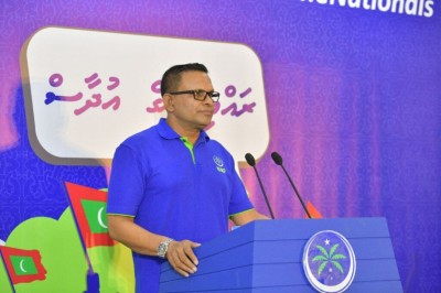 ޔާމީން މިނިވަންކޮށް އިންތިޚާބުގައި ވާދަ ކުރުމުގެ ފުރުސަތު ދޭން ޖެހޭ: ނާޒިމް