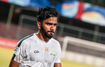 ދަނޑަށް އެރީ ފުރަތަމަ ހާފްގައި ދެ ގޯލް ޖަހަން، ނިންމާލީ ހެޓްރިކަކުން