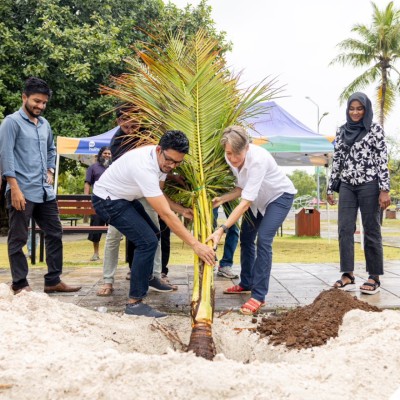 އިނގިރޭސި ސަފީރު ގޭގައި ބޮޑުކުރި ރުއް ހުޅުމާލޭގައި އިންދައިފި