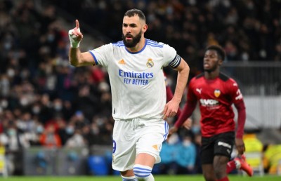 ވިނީޝަސް އާއި ބެންޒެމާގެ ލަނޑުތަކުން ރެއާލް މެޑްރިޑުން ވެލެންސިއާ ބަލިކޮށްފި