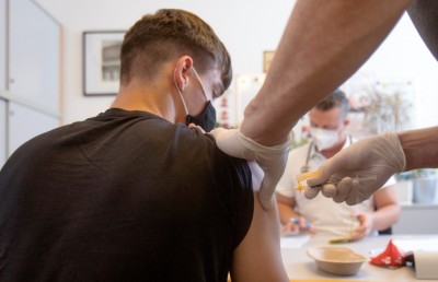 ޑެލްޓާ އާއި އޮމިކްރޯން މަސްހުނިވެ ޑެލްޓާކްރޯން އުފެދިއްޖެ