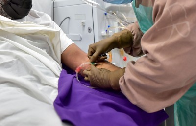 އާސަންދައިގެ ދަށުން ޔޫއޭއީއަށް ފޮނުވަނީ ކިޑްނީ ޓްރާންސްޕްލާންޓް ހަދަން ޖެހިފައިވާ މީހުން