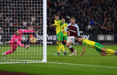 ބޯވެންގެ ދެ ލަނޑުން މޮޅުވެ، ވެސްޓް ހޭމް ހަތަރަކަށް