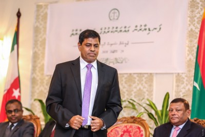 މަޖިލީހުގެ ޖަލްސާ ފެށީ މެމްބަރު ރިޒާގެ ހަނދާނުގައި ގެނައި ސުކޫތަކާއެކު