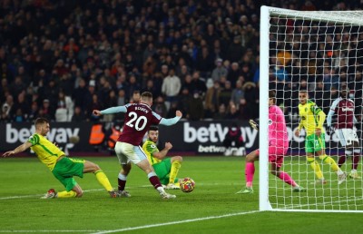 ބޯވެންގެ ދެ ލަނޑުން މޮޅުވެ، ވެސްޓް ހޭމް ހަތަރަކަށް