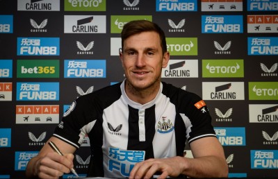 ޑީނޭ އެސްޓަން ވިލާއަށް، ބާންލީގެ ވުޑް ނިއުކާސަލް އަށް