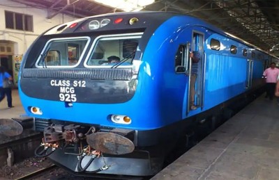 ޖެފްނާ-ކޮލޮމްބޯ، މަތީ ފެންވަރުގެ ރޭލު ހިދުމަތް ފަށައިފި