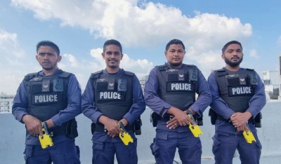 ފުލުހުން ޓޭޒާ ގަން ބޭނުންކުރަން ފަށައިފި