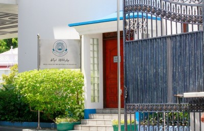 ޖުޑިޝަރީގެ މުވައްޒަފުންނަށް މުސާރައިގެ ކުރިއެރުން ނުދެވި އޮތީ ބަޖެޓް ނެތުމުން، ބެންޗުގެ ސުވާލުތައް ޑީޖޭއޭ އަށް