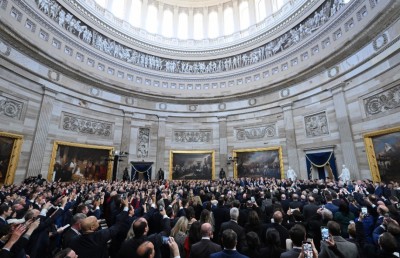 ރައީސްކަމުގެ ހުވާ ކުރައްވައި، ޓްރަމްޕް އެނބުރި ވެރިކަމަށް