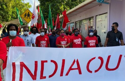 ށ. ފުނަދޫ ސްކޫލްގެ ފާރުގައި "އިންޑިއާ އައުޓް" ލިޔުނު މައްސަލަ ބަލަނީ!