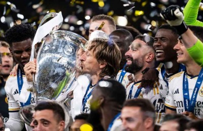 ބިލިއަން ޑޮލަރުގެ އާމްދަނީއެއް ހޯދި ފުރަތަމަ ކްލަބަކަށް ރެއާލް