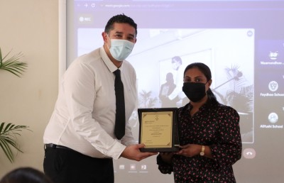 ޔޫކޭގެ "ގައިޑް އެޑިއުކޭޝަން" އާ ގުޅިގެން ޓީޗަރުން ތަމްރީންކުރަނީ