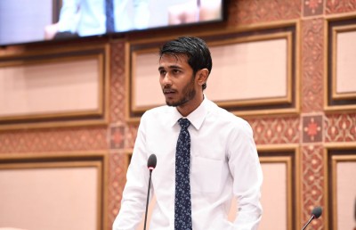 ސަރުކާރުން ވައުދު ނުފުއްދާ ކަމަށް ބުނެ ނަޝީދު ފެކްޝަންގެ ދެ ގަރާރެއް މަޖިލީހަށް