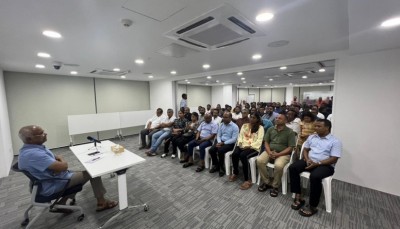 ޖޭޕީއާ ގުޅޭ ގޮތުން މެންބަރުންނާ އެކު ރައީސް މަޝްވަރާ ކުރައްވައިފި