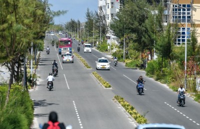 ކާރު ޕާކުކޮށްފައި މަގުން ޖާގައެއް ނެތް!