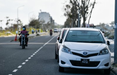 ކާރު ޕާކުކޮށްފައި މަގުން ޖާގައެއް ނެތް!