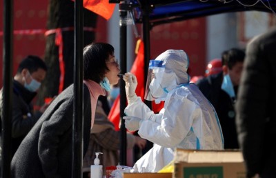 ސީއައިއޭއިން މިހާރު ބުނަނީ ކޮވިޑަކީ ލެބަކުން ލީކުވި ވައިރަހެއް ކަމަށް މާބޮޑަށް ބެލެވޭ ކަމަށް