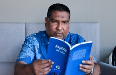 ނޫސްވެރިކަމުގެ މާޒީން އަހުމަދުގެ ތަޖުރިބާތައް