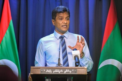 ބިދޭސީން ހިންގާ ވިޔަފާރިތައް ގިނަވެ ދިވެހިން، ދިވެހި ފަސްގަނޑުގައި ބާކީވެއްޖެ: ޢުމަރު