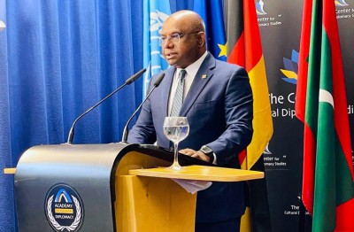 ކުދި ޖަޒީރާ ގައުމުތަކަށް ކުރިމަތިވާ ގޮންޖެހުންތަކަށް ޚާއްސަ ހައްލުތަކެއް ބޭނުންވޭ: މިނިސްޓަރު ޝާހިދު
