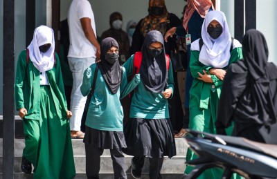 މޫނުބުރުގާ އަޅައިގެން ކިޔަވައިދިނުން އަނެއްކާ ވެސް މަނާކޮށްފި!