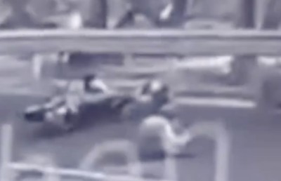 އެކްސިޑެންޓުވި މީހާގެ ބޯމަތިން ސައިކަލެއް ދިޔަ ވީޑިއޯއެއް އާއްމުވެއްޖެ