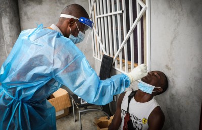 އެއް ދުވަސްތެރޭ ތިން މިލިއަން މީހުންނަށް ކޮވިޑް ޖެހި، ރެކޯޑެއް