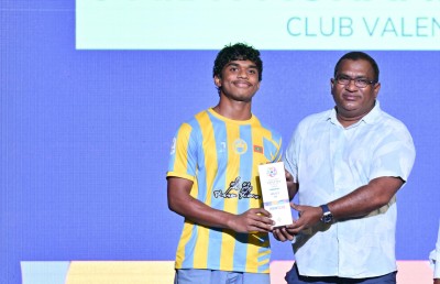 އައިދު: ޓޮމް އާއި އަސަަދުﷲ ގެ "މިކްސް" ސްޓައިކަރެއް!