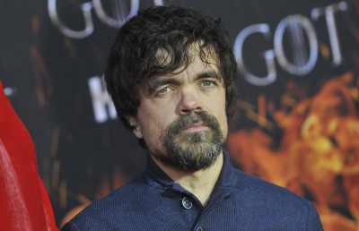 "ސްނޯ ވައިޓް އެންޑް ދަ ސެވެން ޑްވާފްސް" އަލުން ހަދާތީ ޑިންކްލޭޖް ފާޑުކިޔައިފި