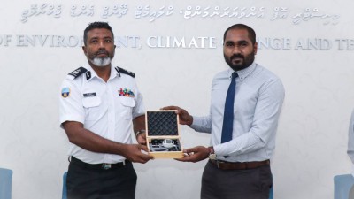 ޕްލާސްޓިކް ކޮތަޅުގެ ބޯމިން ބަލާނެ އާލާތް ކަސްޓަމްސްއާ ހަވާލުކޮށްފި