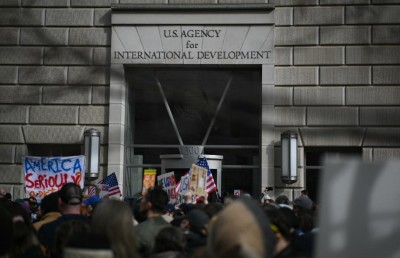 ޔޫއެސްއެއިޑްގެ މުވައްޒަފުންގެ އަދަދު 10،000 އިން 300 އަށް މަދުކުރަނީ