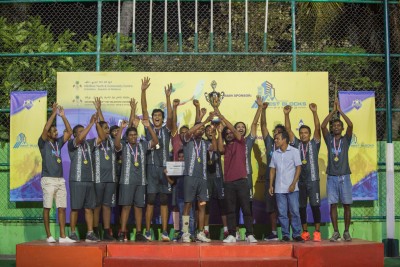 ފޮއެނިކްސްގެ މައްޗަށް ކުރި ހޯދައި އީގަލްސްއިން ތަށި އުފުލާލައިފި