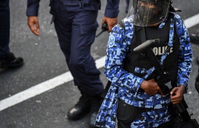 މީދޫގައި ފުލުހަކާއި ކުޑަކުއްޖަކާ ދެމެދު ހިނގި ހަމަނުޖެހުމެއްގެ މައްސަލަ ބަލަނީ