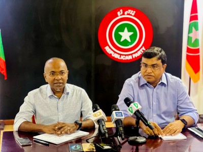 އަޅުގަނޑުމެން މިތިބީ ޖުމްހޫރީ ޕާޓީގެ ރިޔާސީ ކެނޑިޑޭޓާ އެކީގައި: ޙަސަން ލަތީފް