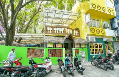 އޮމިކްރޯންއާއެކު، އަނެއްކާވެސް ކެފޭ/ރެސްޓޯރެންޓް ވިޔަފާރި ދަށަށް!