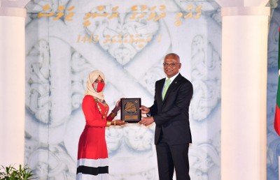 ޝާލިއާ: ފުރައްސާރައިގެ ތެރެއިން ފުޓުބޯޅައިގެ ރާނީއަކަށް