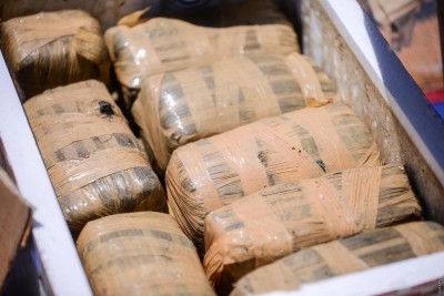 ޕާކިސްތާނު މީހެއްގެ އަތުން، ހަ މިލިއަނަށް ވުރެ ގިނަ ރުފިޔާގެ މަސްތުވާތަކެތި އަތުލައިގަނެފި