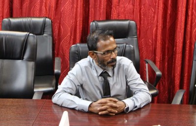 ބްރޯޑްކޮމް މެންބަރު މުހަންމާ ފަސް މިލިއަނުގެ ދަރަންޏެއް އަދާކުރަން މަހަކު 83,000ރ. ކޯޓަށް ދައްކަން ހުކުމްކޮށްފި