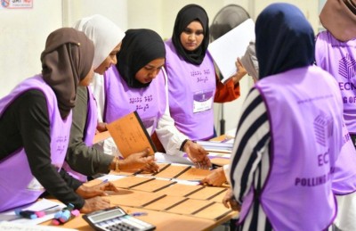 އިންތިޚާބަށް އޮފިޝަލުން ތަމްރީން ކުރުމަށް 80 ޓްރެއިނަރުން ހޯދަނީ