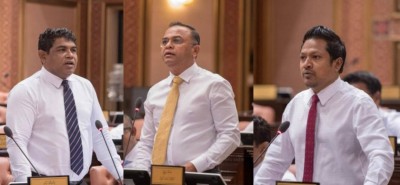 ރައީސް ނަޝީދަށް ދައުލަތުން ކުރާ ޚަރަދުގެ ވާހަކަ ދެއްކުމާއެކު މަޖިލީހުގެ ތަޅުން ހޫނުވެއްޖެ