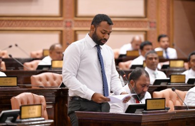 ޓެކްސީ ޑްރައިވަރުންގެ ހައްގުތަކަށް ހުރަސް އެޅޭ ކަމަށް ބުނެ ކުއްލި މައްސަލައެއް