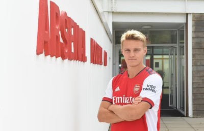 ރުވާންޑާގެ އިސްތިހާރާ ހެދި އާސެނަލް ޕްރެޝަރަށް