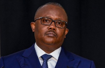 ގިނީ-ބިސާއޫ އަށް ބަޣާވާތެއް ގެނެސް ރައީސް ހައްޔަރުކުރަން އުޅެފި