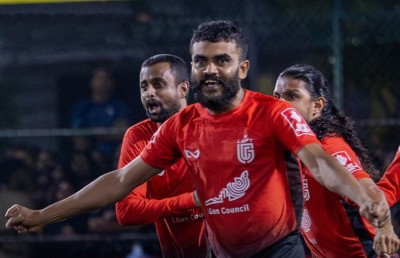 ހޫނުވި ޕެނަލްޓީ ޝޫޓައުޓްގައި އޭދަފުށި ބަލިކޮށް ގަން ސެމީ އަށް